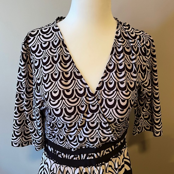 Black and white dress with 3/4 sleeve size 10 - Picture 3 of 3